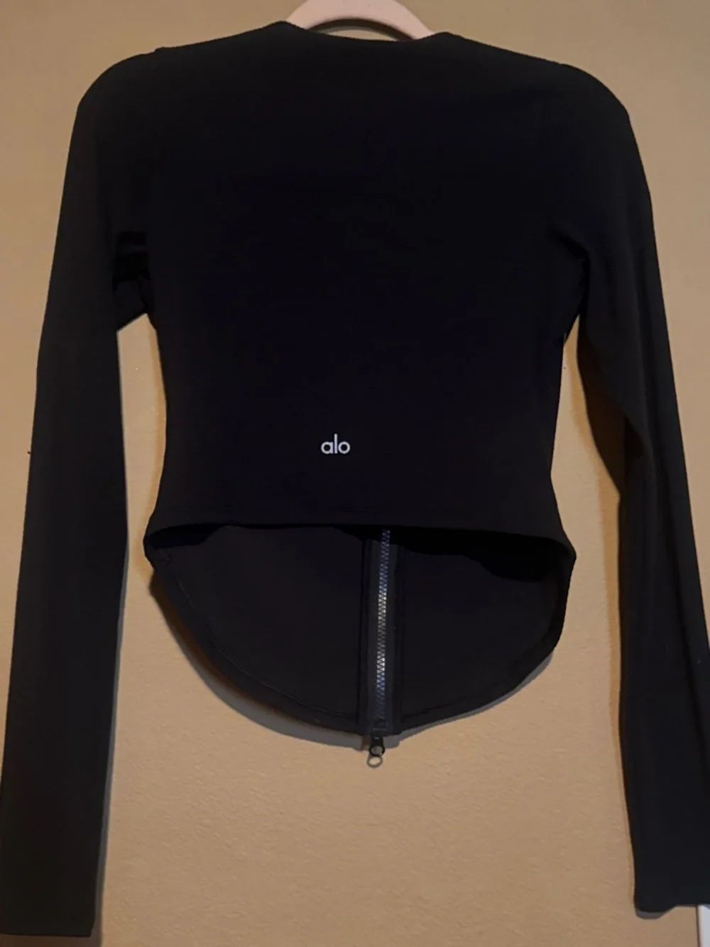 ALO Yoga Black, Full-Zip, Long Sleeve Top - Picture 3 of 3